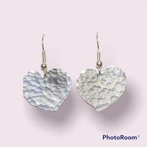 NWT Handcrafted silver toned dangling heart earrings